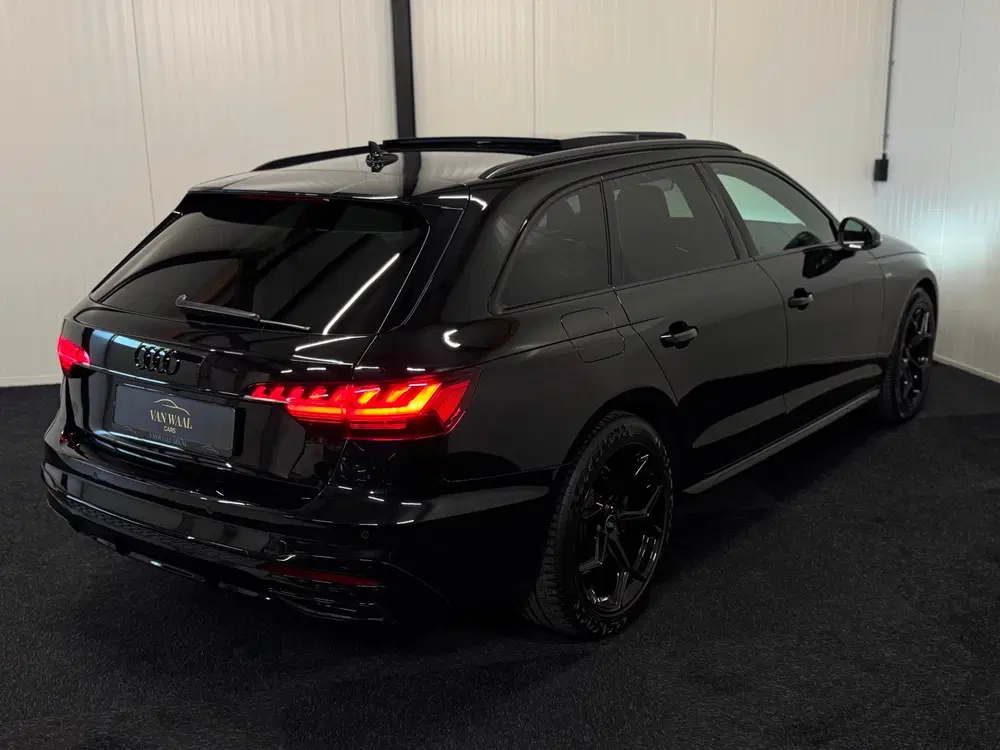 Audi A4 35 TDI S-Line Competition 2022 163PK PANO uit 2022, foto 3