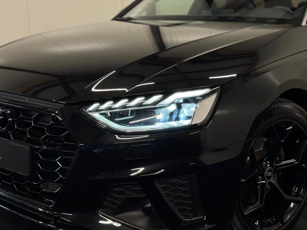 Audi A4 35 TDI S-Line Competition 2022 163PK PANO uit 2022, foto 6