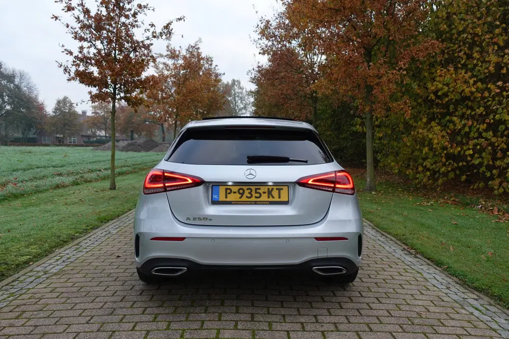 Mercedes-Benz A-Klasse 250 e Business Solution AMG Limited uit 2022, foto 7