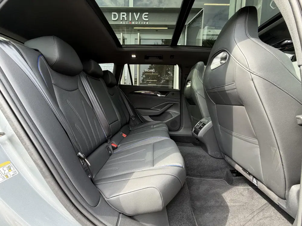 Volkswagen Passat 1.5 eHybrid R-Line uit 2025, foto 6