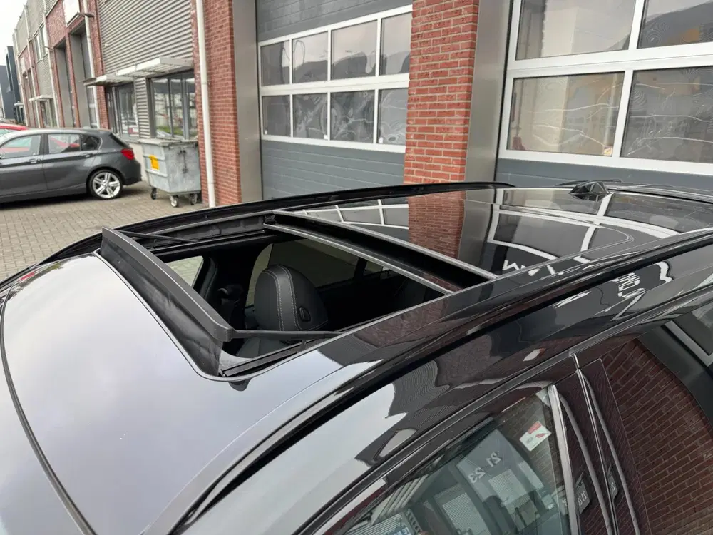 BMW 3-serie LCI xDrive ACC Pano Leder Camera Trekhaak uit 2023, foto 2