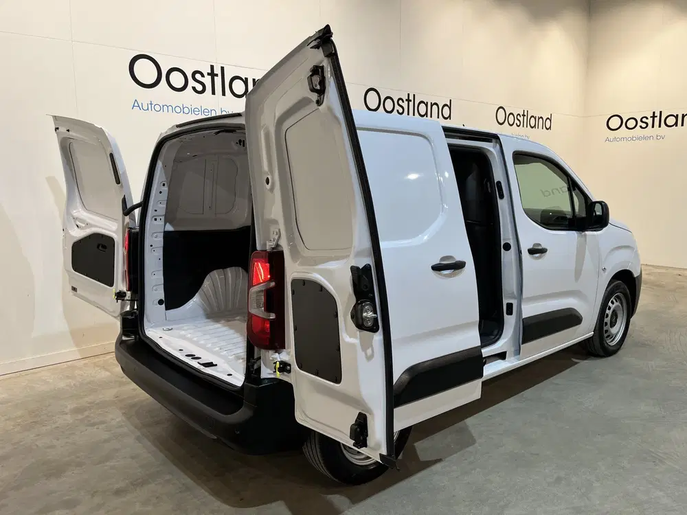 Opel Combo 1.2 PureTech 110 PK L1 BENZINE uit 2024, foto 2