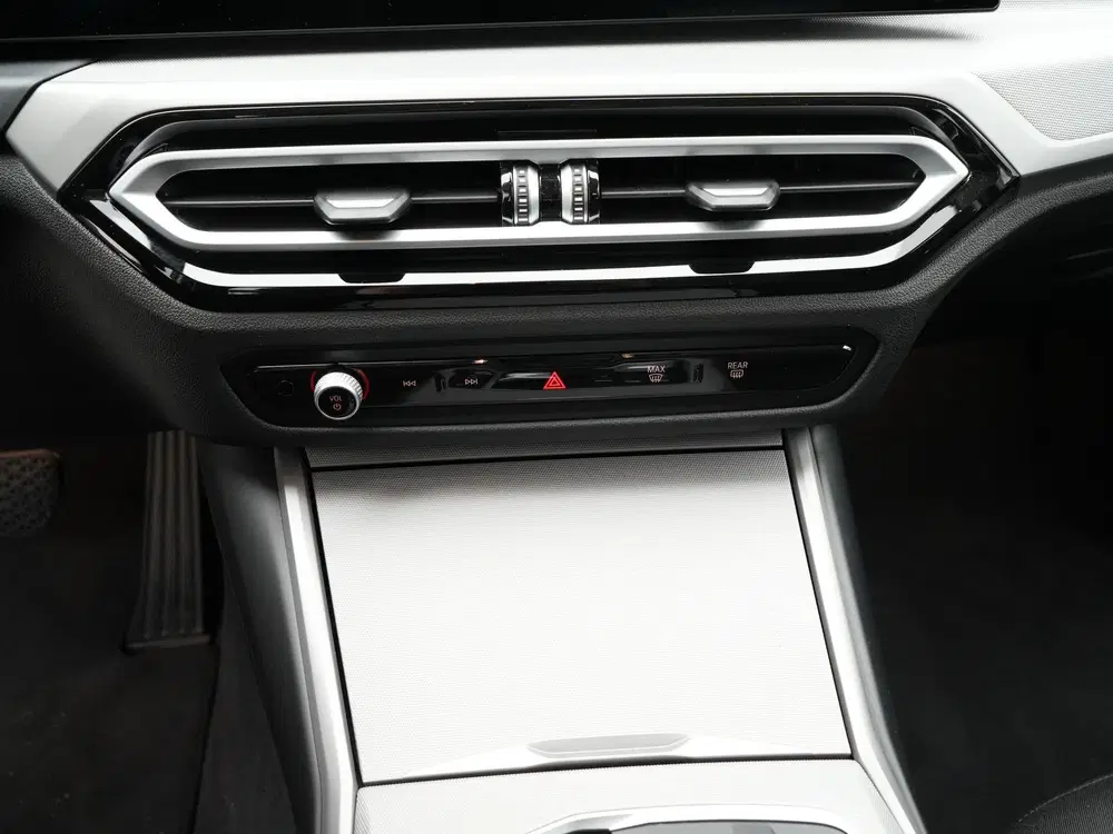 BMW 3-serie 320e Touring SoH 97% (bj 2024 uit 2024, foto 13