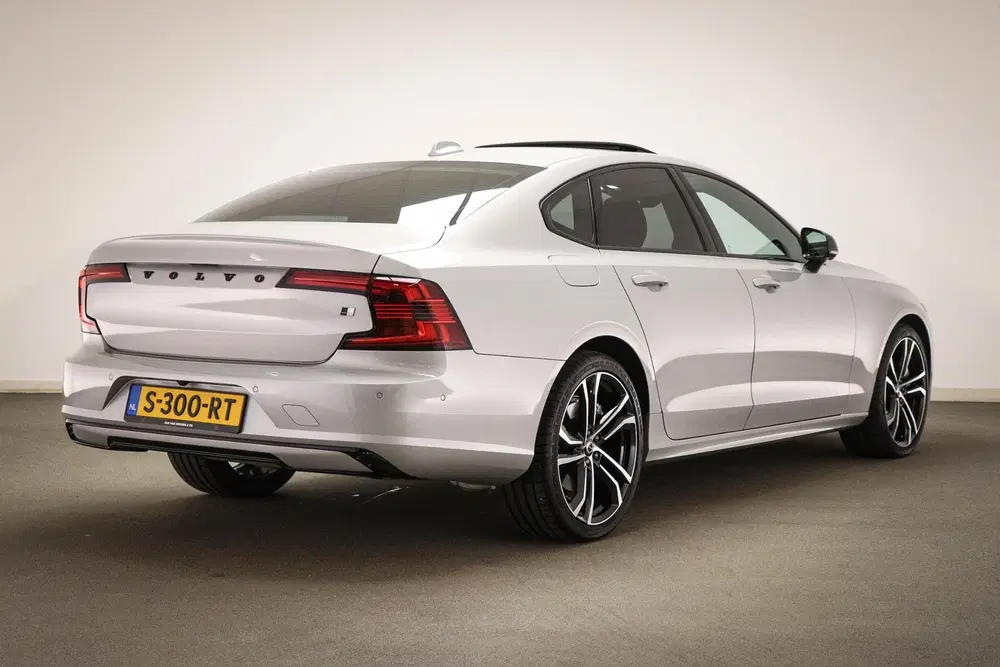 Volvo S90 2.0 B5 Ultimate Dark uit 2023, foto 2