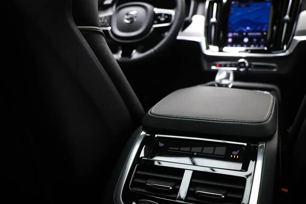 Volvo S90 2.0 B5 Ultimate Dark uit 2023, foto 3