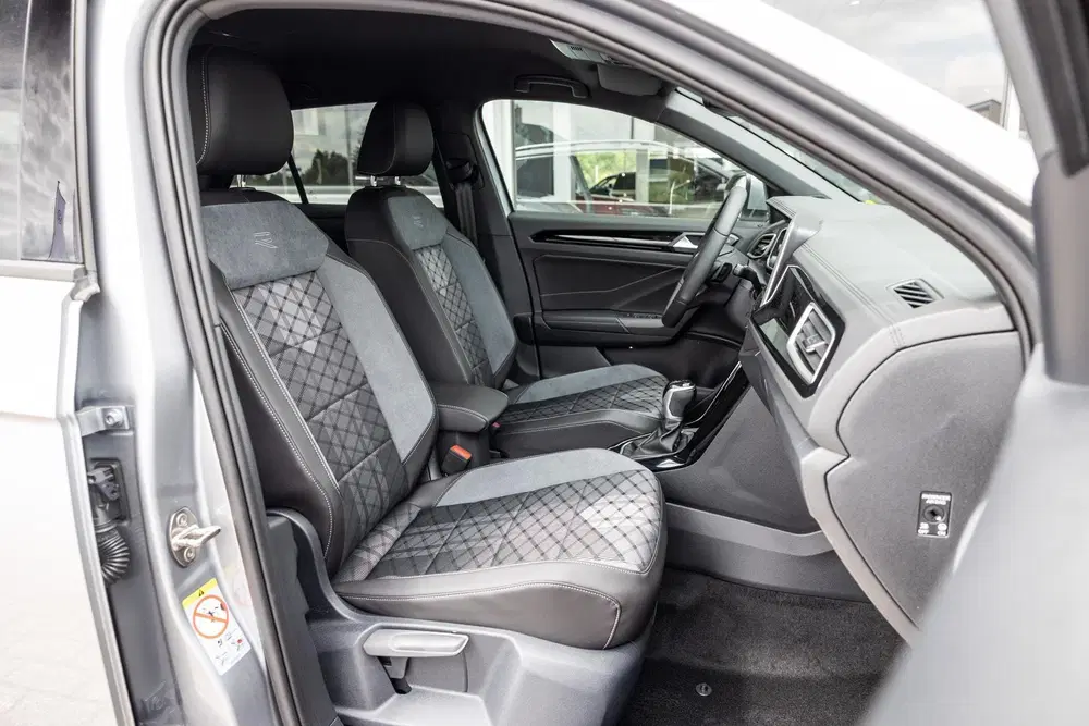 Volkswagen T-Roc 1.5 TSI 150pk DSG R-Line Edition uit 2025, foto 13