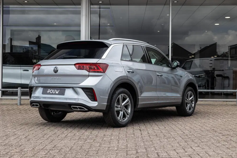 Volkswagen T-Roc 1.5 TSI 150pk DSG R-Line Edition uit 2025, foto 2