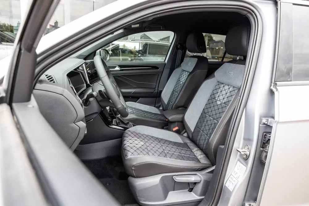 Volkswagen T-Roc 1.5 TSI 150pk DSG R-Line Edition uit 2025, foto 4