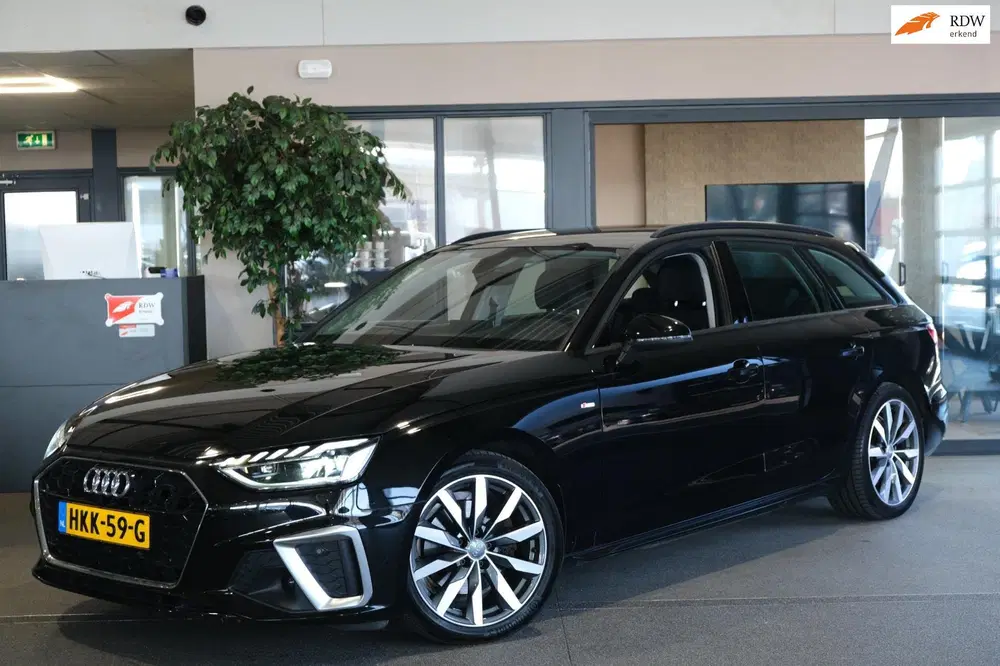 Audi A4 35 TFSI S-line S-tronic 150PK NW Model Nav uit 2019