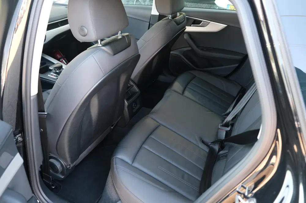 Audi A4 35 TFSI S-line S-tronic 150PK NW Model Nav uit 2019, foto 4