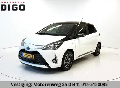 Toyota Yaris 1.5 HYBRID BLACK & WHITE GARANTIE TOT 2030 uit 2020