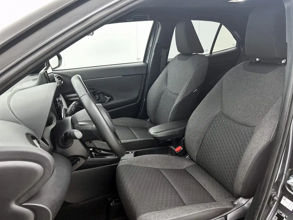 Toyota Yaris Cross 1.5 Hybrid 115 First Edition uit 2025, foto 15