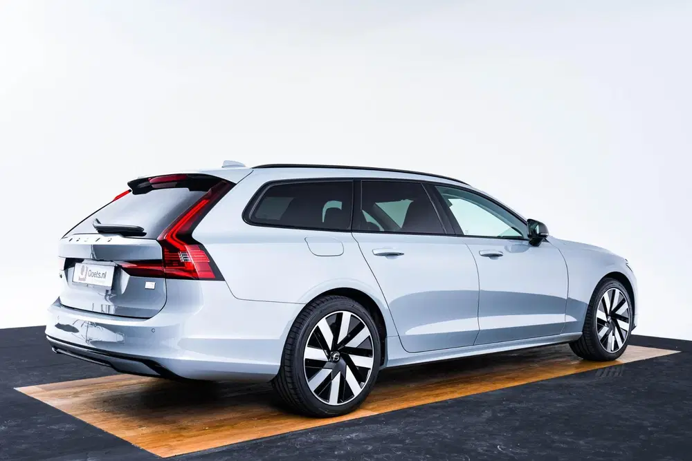 Volvo V90 2.0 T6 Plug-in hybrid AWD Plus Dark Trekha uit 2023, foto 11