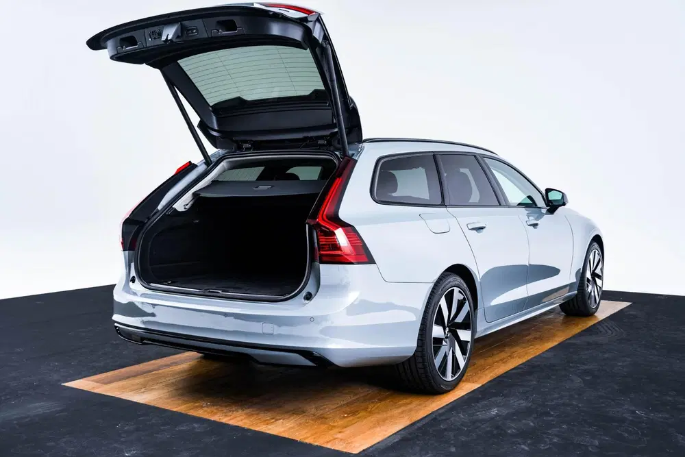 Volvo V90 2.0 T6 Plug-in hybrid AWD Plus Dark Trekha uit 2023, foto 12