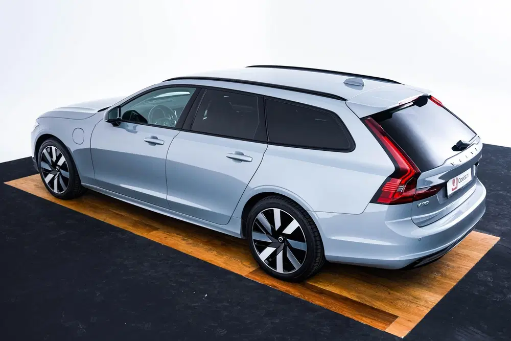 Volvo V90 2.0 T6 Plug-in hybrid AWD Plus Dark Trekha uit 2023, foto 14