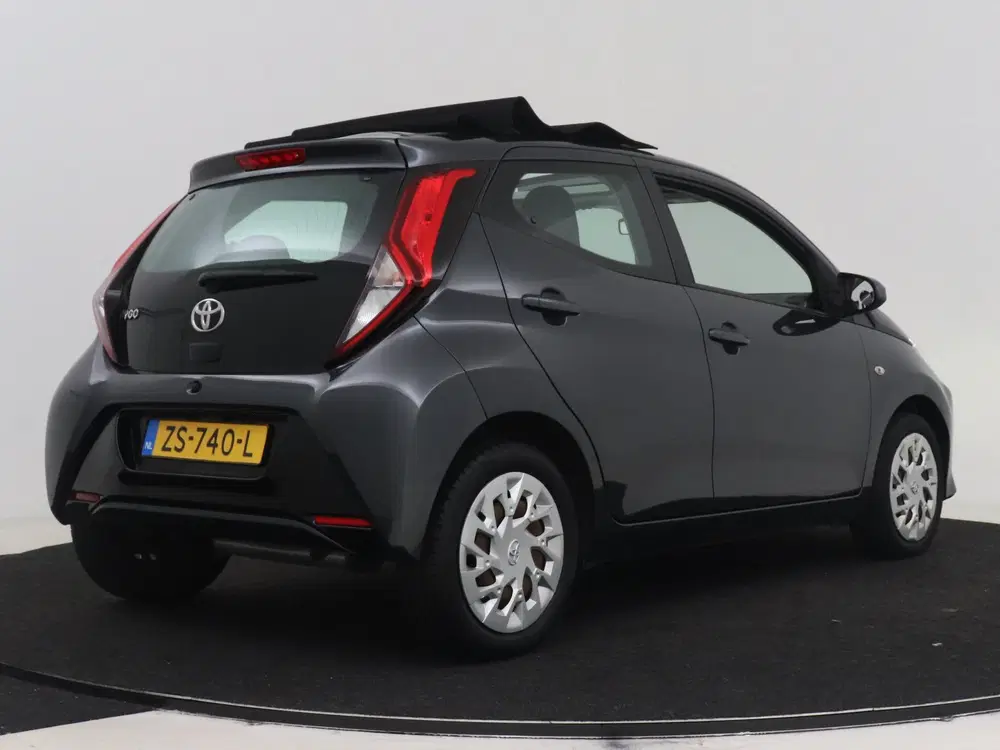 Toyota Aygo 1.0 VVT-i x-play Automaat uit 2019, foto 2