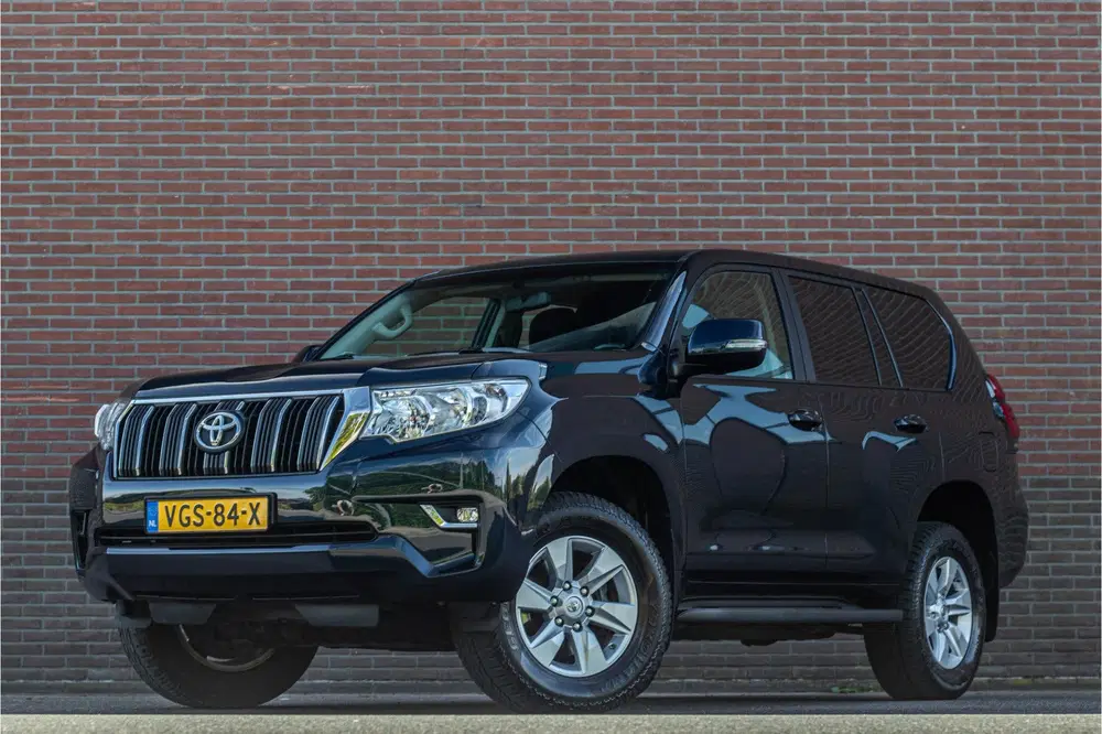 Toyota Land Cruiser 2.8 D-4D-F Blind Van uit 2021