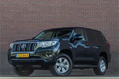 Toyota Land Cruiser 2.8 D-4D-F Blind Van uit 2021