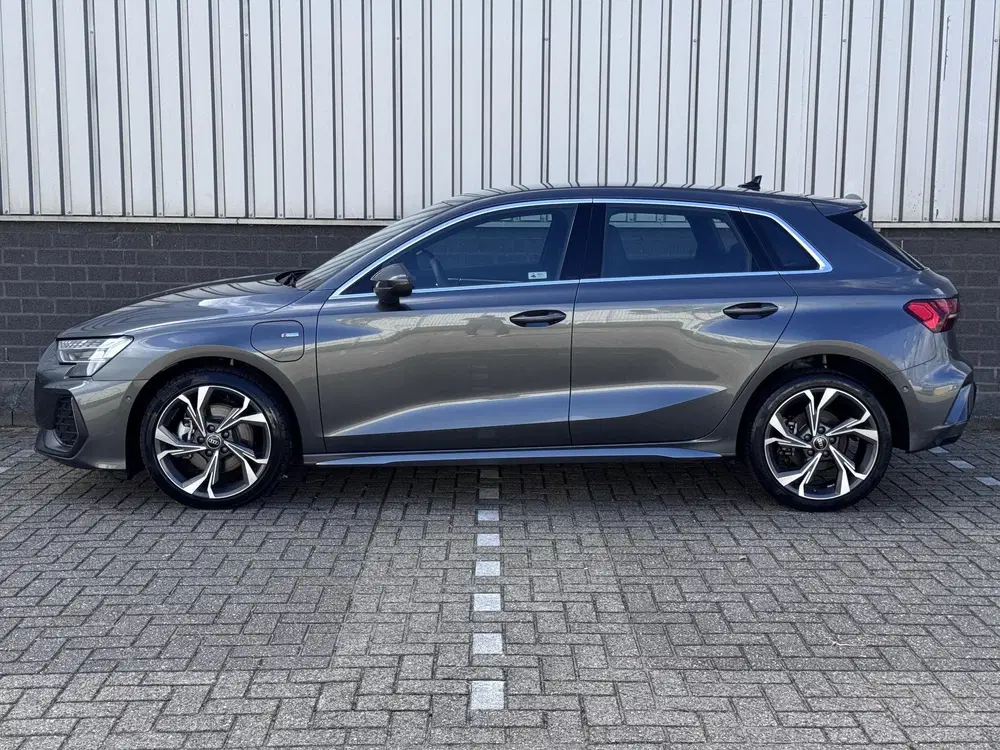 Audi A3 40 TFSI e S edition 2x S-Line uit 2025, foto 2