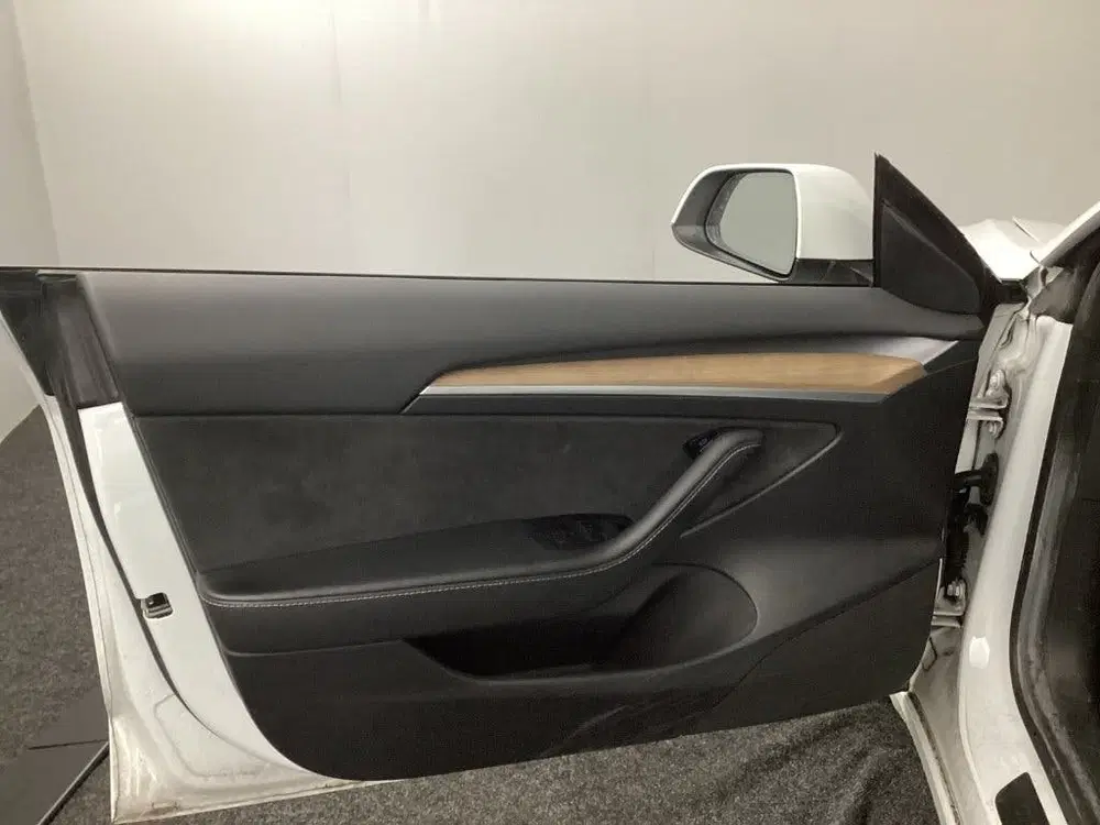 Tesla Model 3 uit 2021, foto 11