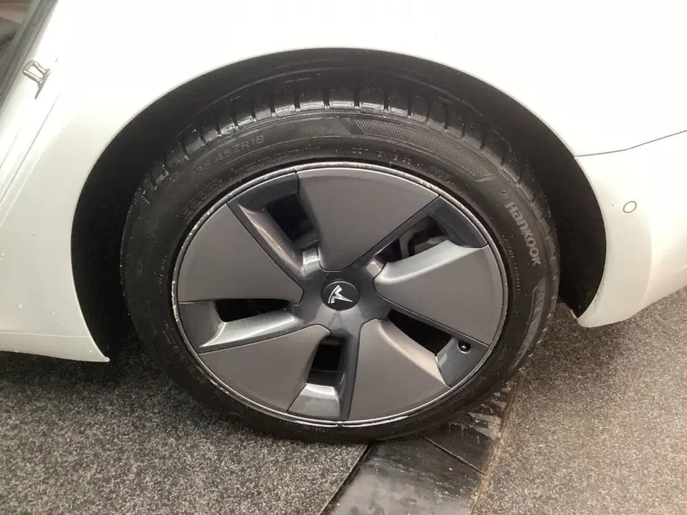 Tesla Model 3 uit 2021, foto 13