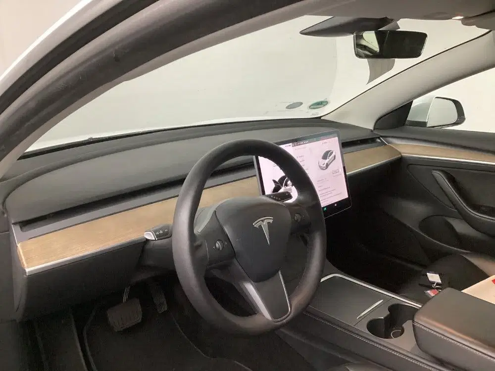 Tesla Model 3 uit 2021, foto 6