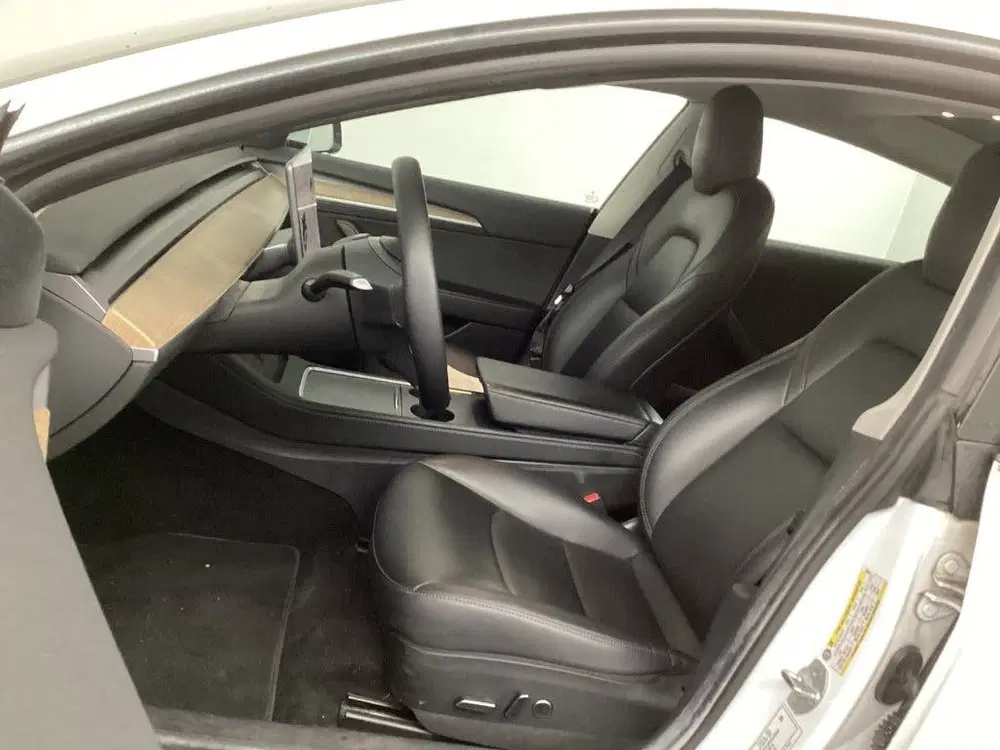 Tesla Model 3 uit 2021, foto 8
