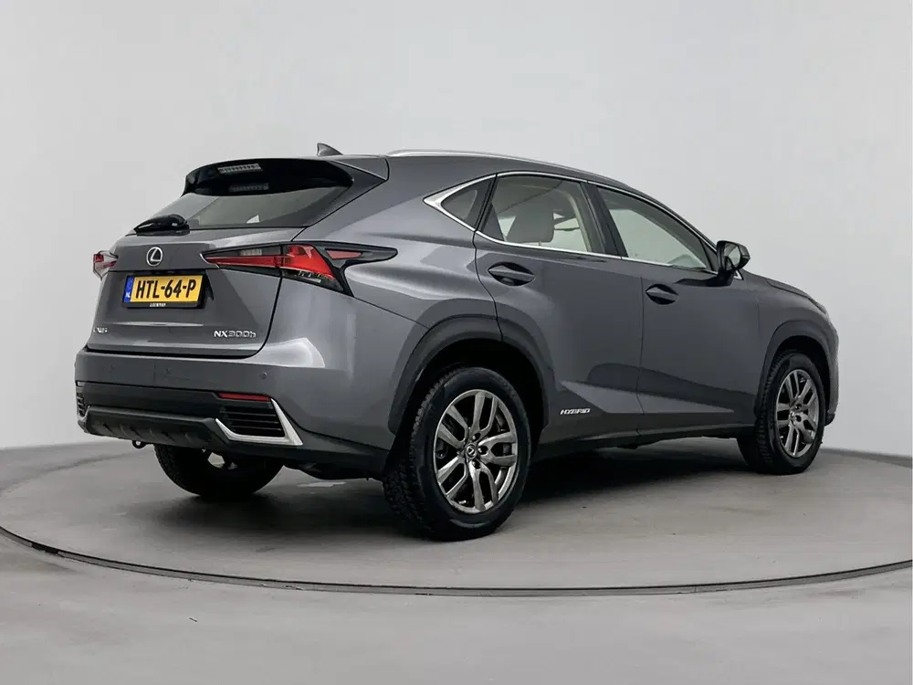Lexus NX 300h AWD Business Line Pro uit 2020, foto 2