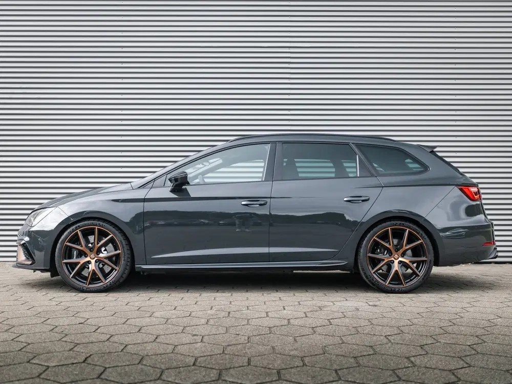 SEAT Leon 2.0 TSI CUPRA R 4DRIVE BLACKNESS GREY CARB uit 2019, foto 2