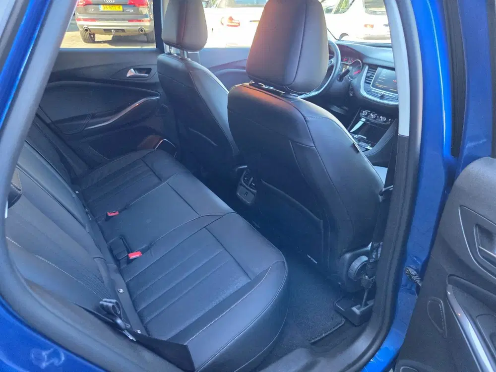 Opel Grandland 1.6 Turbo Hybrid4 Business Executive uit 2020, foto 11