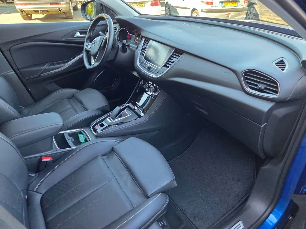 Opel Grandland 1.6 Turbo Hybrid4 Business Executive uit 2020, foto 12