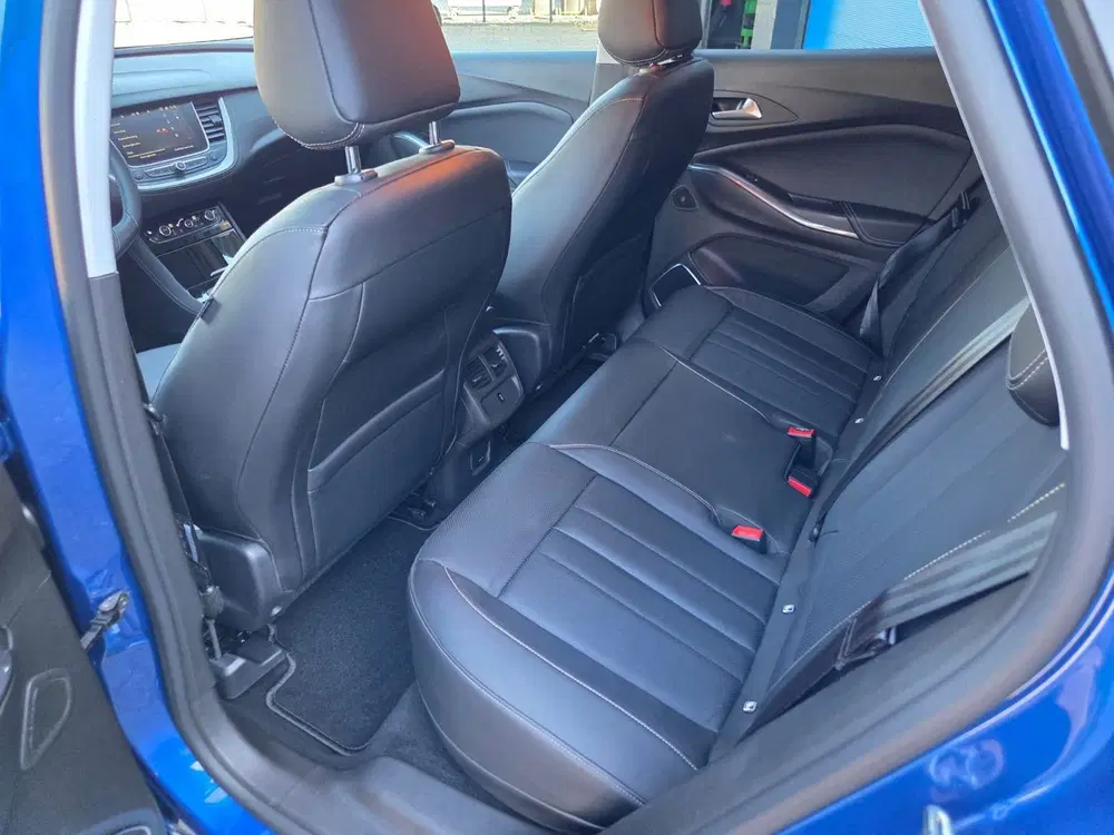 Opel Grandland 1.6 Turbo Hybrid4 Business Executive uit 2020, foto 9