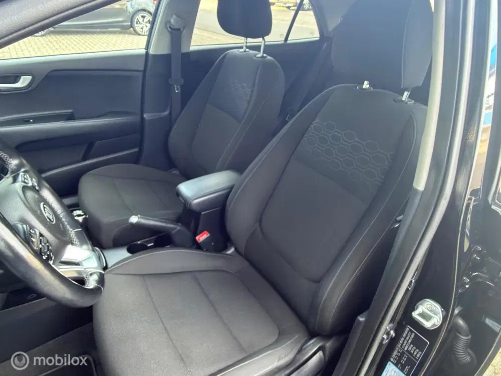 Kia Rio 1.2 DynamicLine uit 2019, foto 8