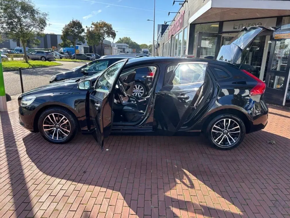Volvo V40 2.0 D2 Inscription uit 2019, foto 15