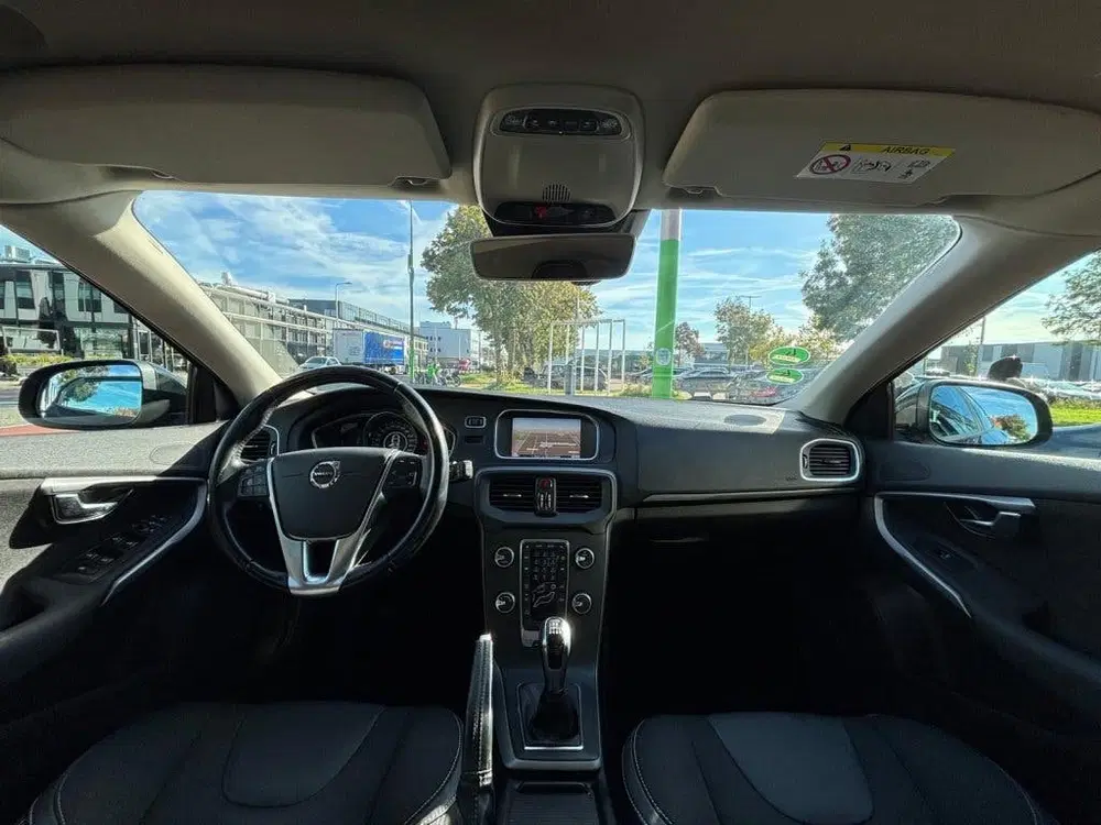 Volvo V40 2.0 D2 Inscription uit 2019, foto 2