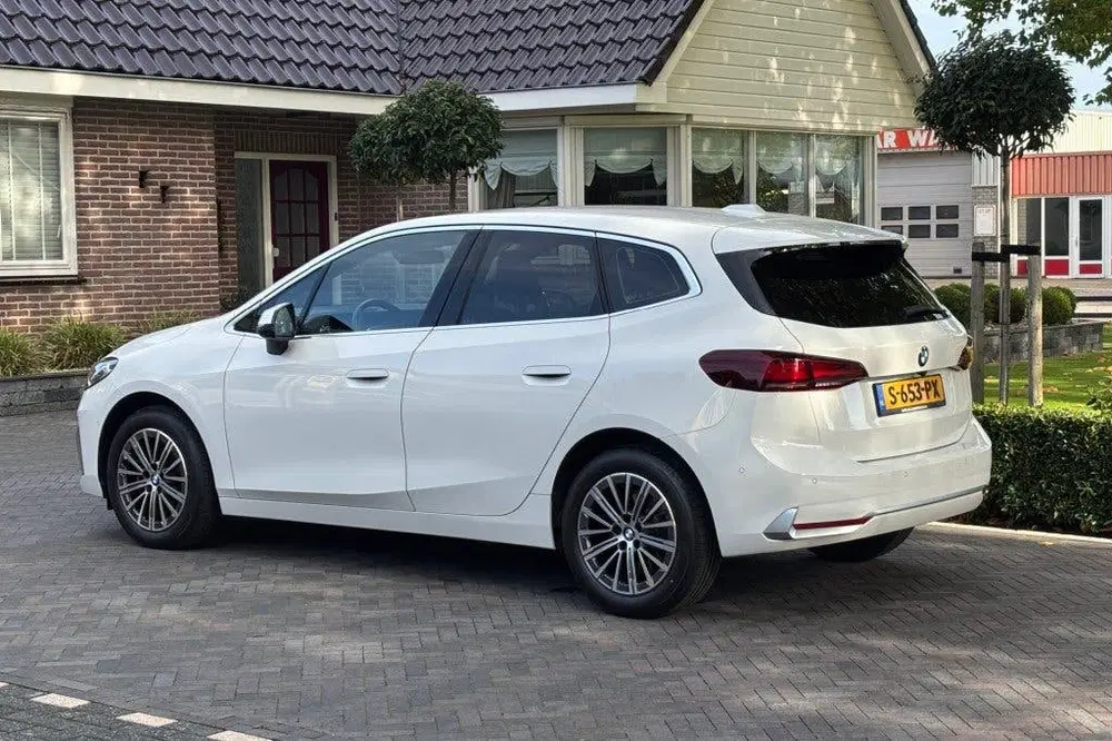 BMW 2-serie ACTIVE TOURER 220i 170pk Mild Hybrid Luxur uit 2023, foto 3