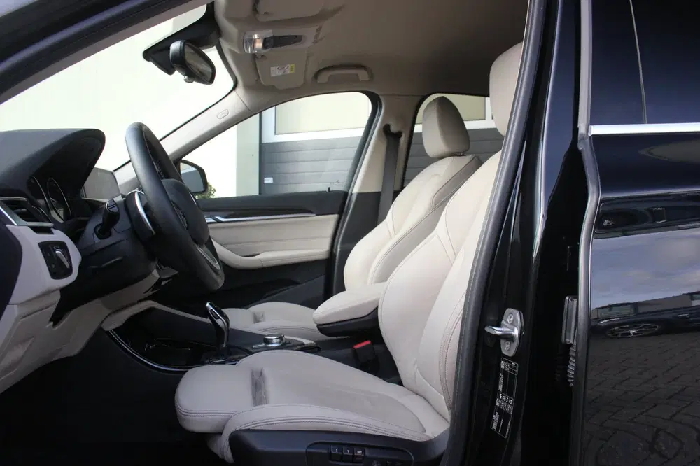 BMW X1 sDrive20i High Executive uit 2019, foto 11