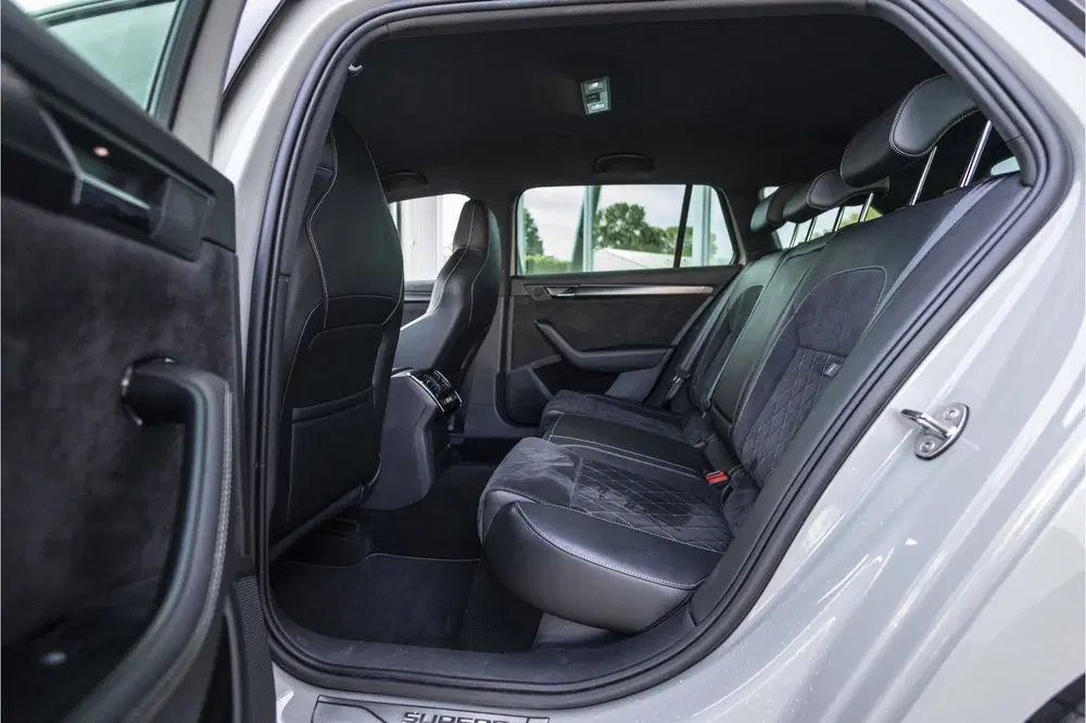 Skoda Superb 1.5 TSI ACT Sportline uit 2023, foto 10