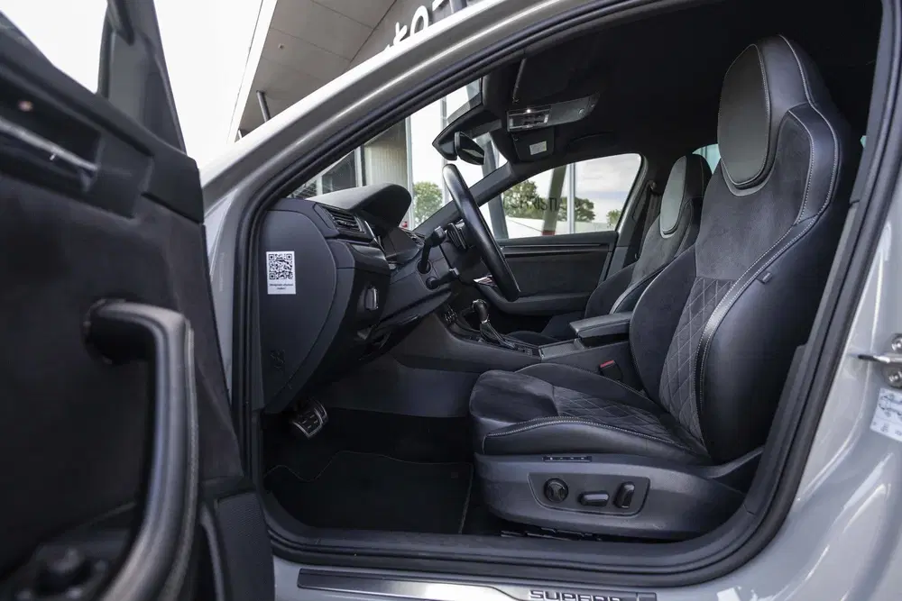 Skoda Superb 1.5 TSI ACT Sportline uit 2023, foto 9