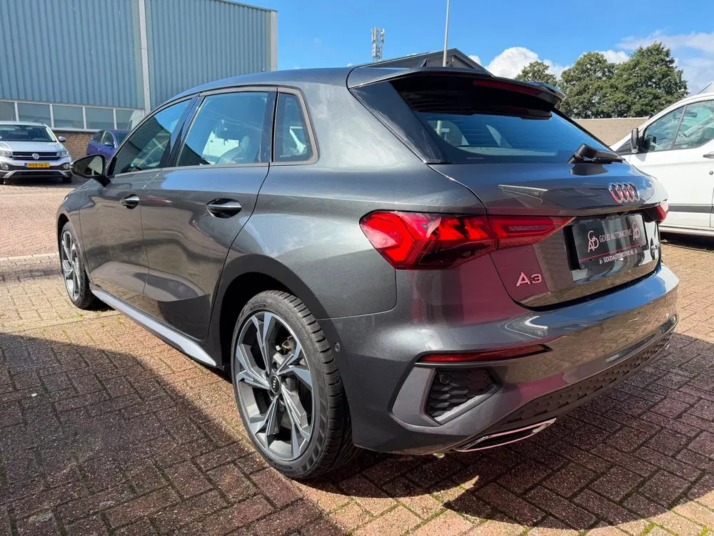 Audi A3 35 TFSI 3xS edition uit 2022, foto 2