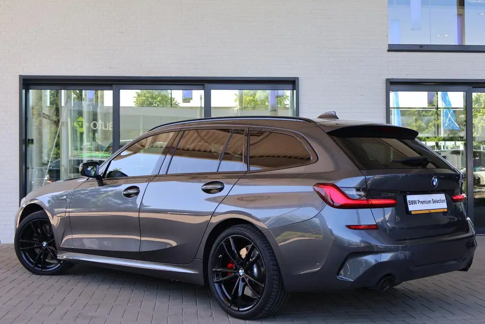 BMW 3-serie 330e High Executive uit 2021, foto 2