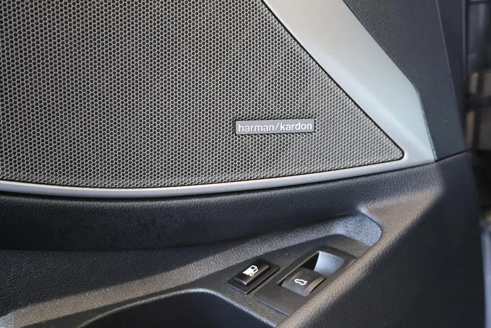 BMW 3-serie 330e High Executive uit 2021, foto 8