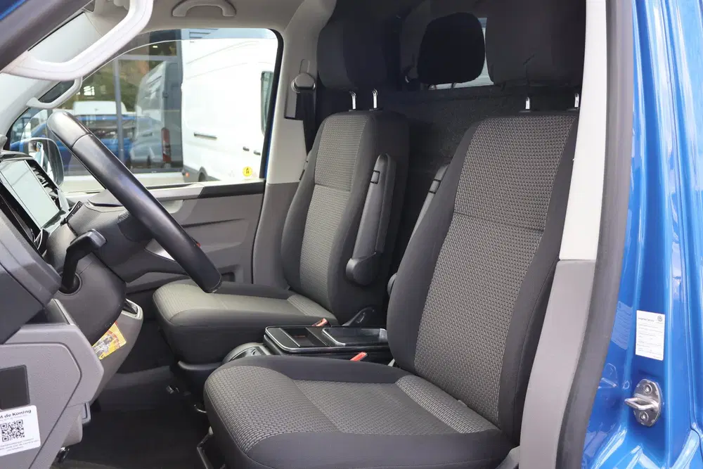 Volkswagen Transporter 2.0 TDI L1 H1 150pk Bulli Wolfsburg E uit 2021, foto 2