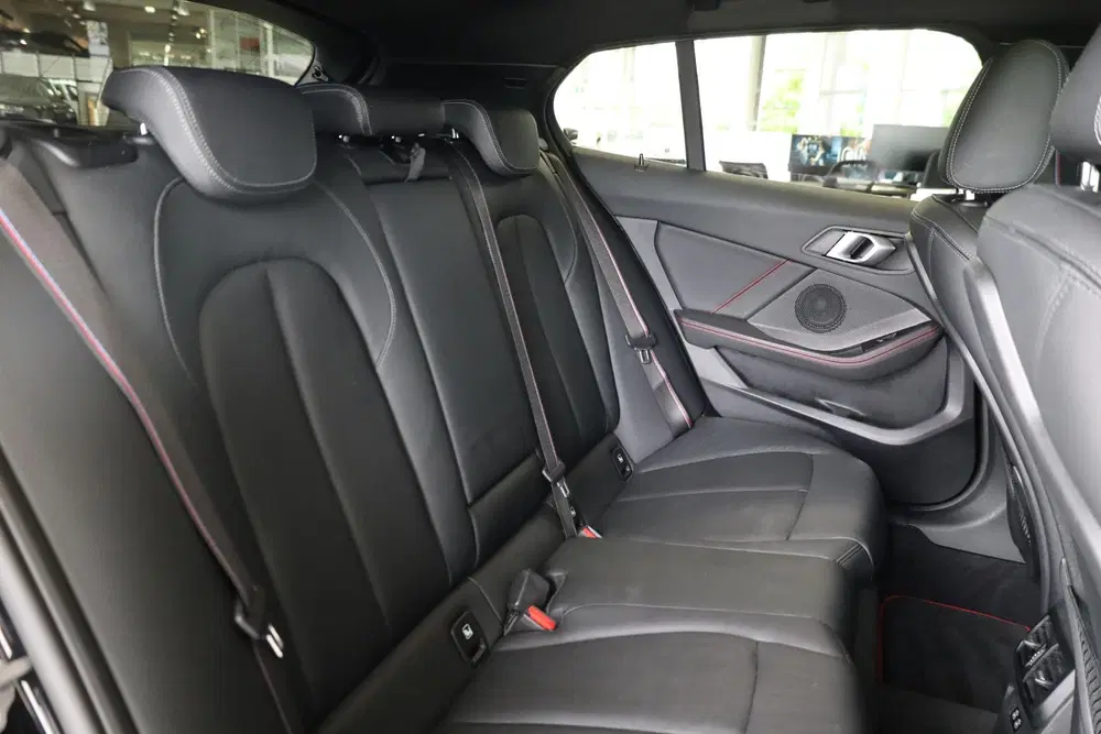BMW 1-serie 128ti uit 2023, foto 9