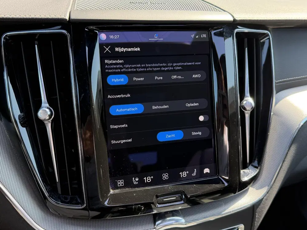Volvo XC60 2.0 T8 Plug-in hybrid AWD R-Design uit 2022, foto 10