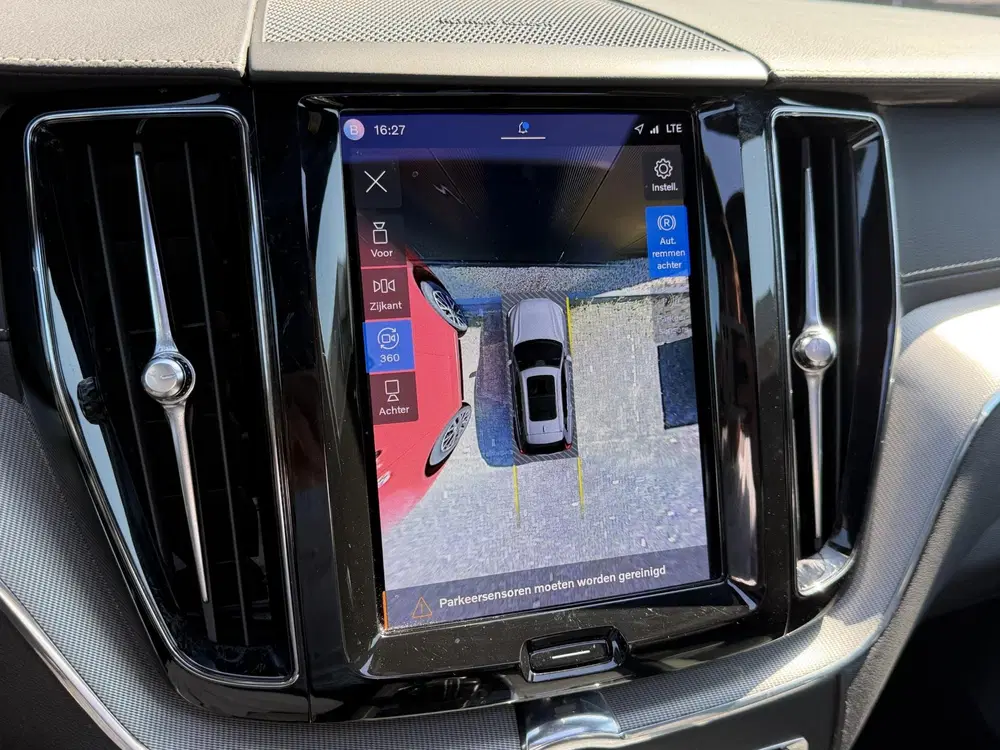 Volvo XC60 2.0 T8 Plug-in hybrid AWD R-Design uit 2022, foto 11