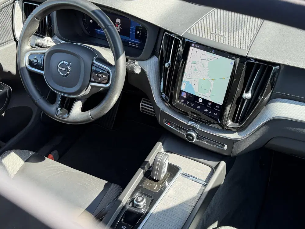 Volvo XC60 2.0 T8 Plug-in hybrid AWD R-Design uit 2022, foto 12