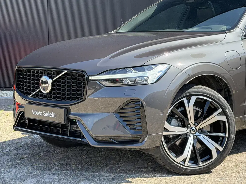 Volvo XC60 2.0 T8 Plug-in hybrid AWD R-Design uit 2022, foto 2