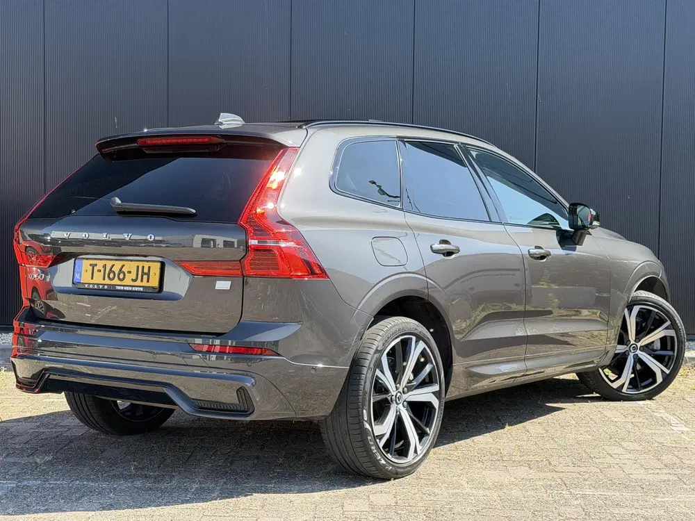 Volvo XC60 2.0 T8 Plug-in hybrid AWD R-Design uit 2022, foto 4