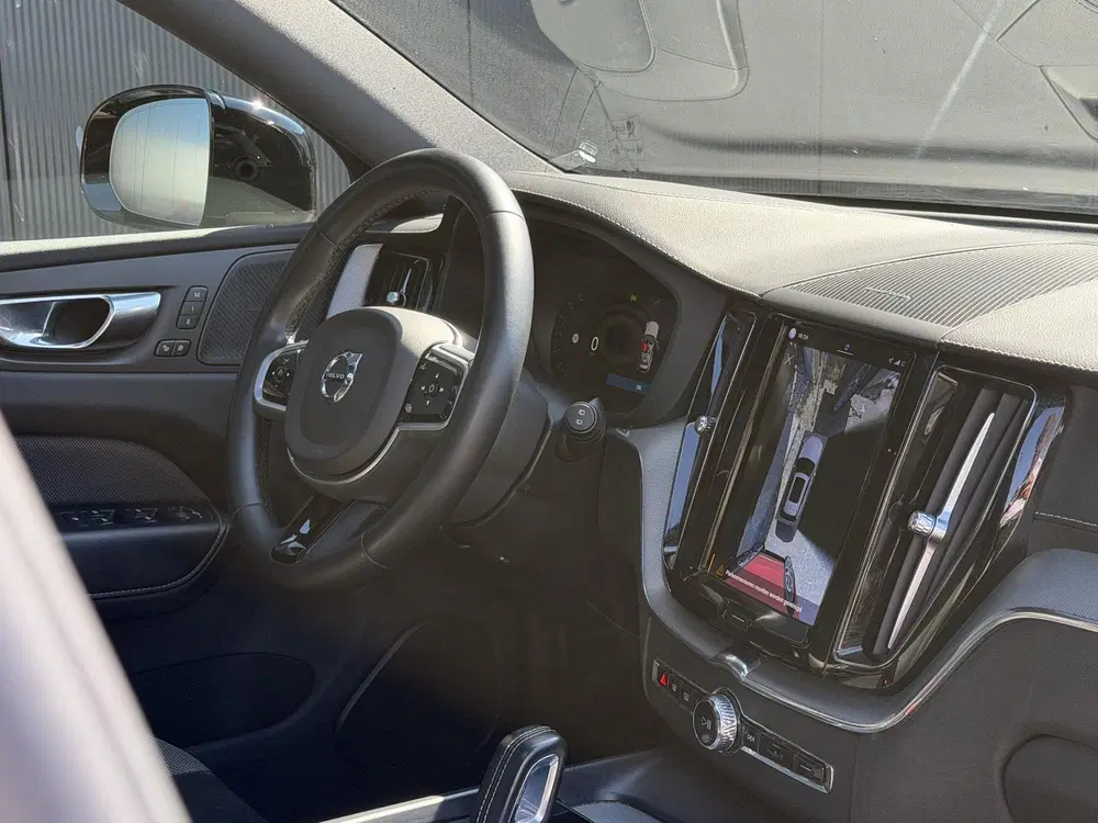 Volvo XC60 2.0 T8 Plug-in hybrid AWD R-Design uit 2022, foto 6